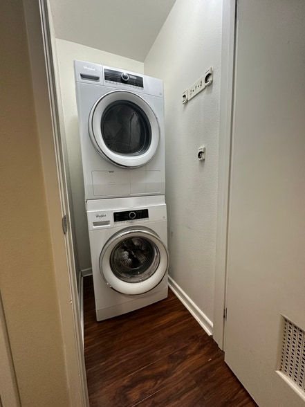 Washer and Dryer - 250 N 1st St