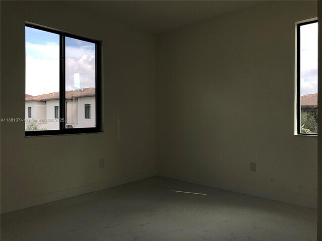 Building Photo - 4937 NW 84th Ave