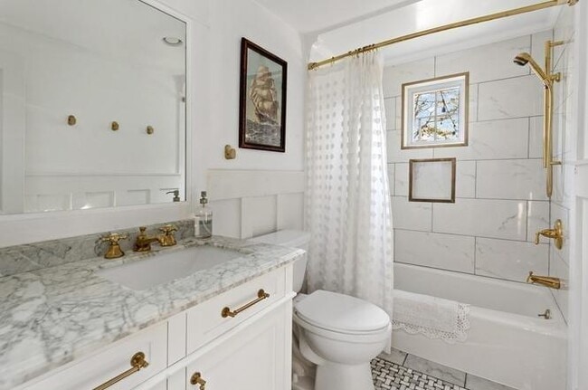 Building Photo - 10 Greenwood St