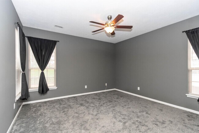 Neutral color - 10276 Lakeland Dr