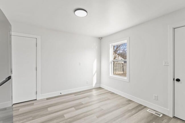 Building Photo - 4142 Meadowdale Dr