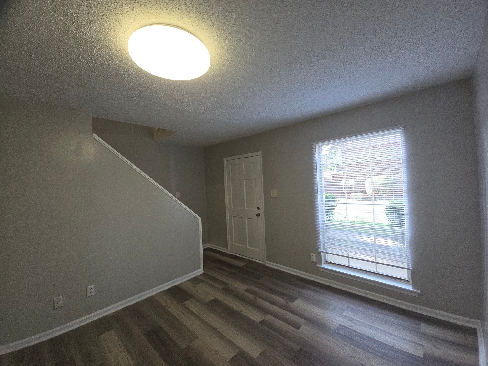 Building Photo - 1307 W Meadowview Rd