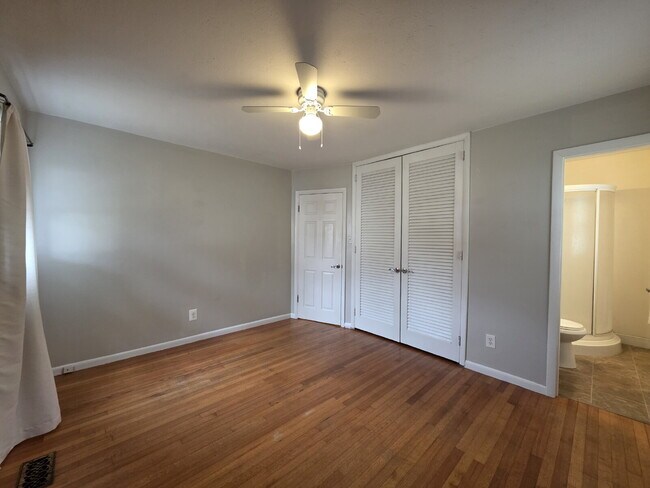 Building Photo - "Charming 3-Bed Oasis with Granite Touches in Fayetteville – 1600 Sq Ft of Comfort!"