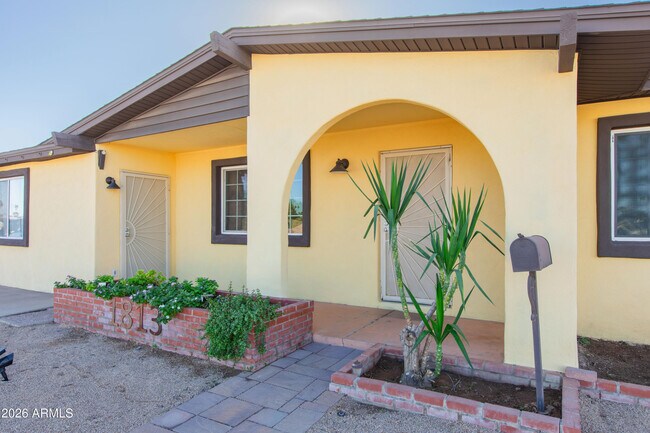 Building Photo - 1813 E Ellis Dr