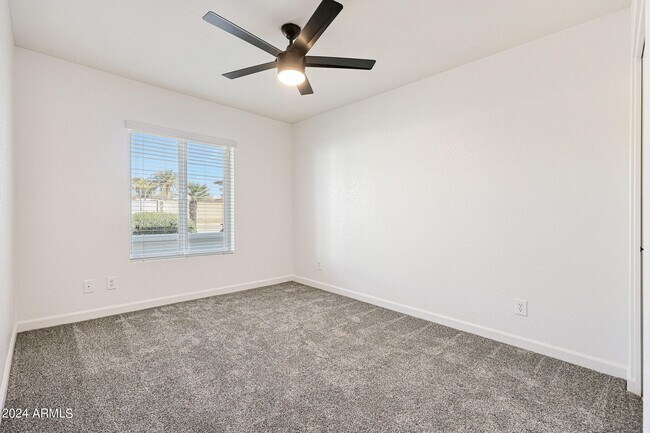 Building Photo - 5423 E Justine Rd