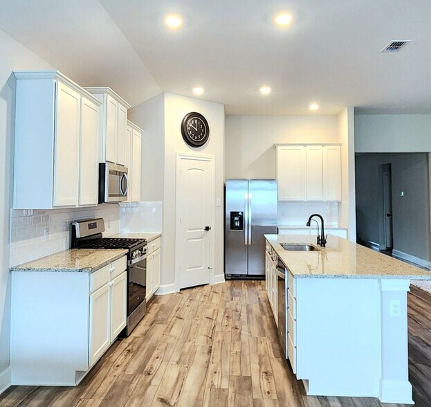Building Photo - 2024 Hardwick Dr