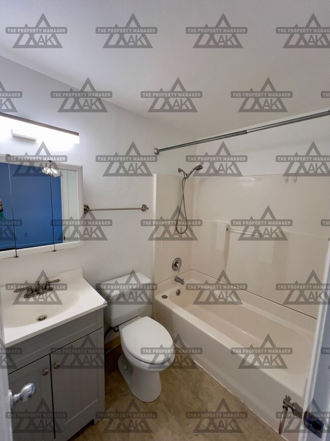 Building Photo - West Fifth Avenue