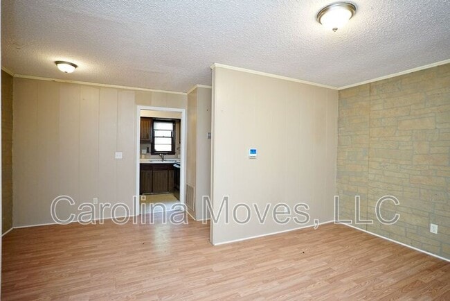 Building Photo - 196 Mc Arthur St