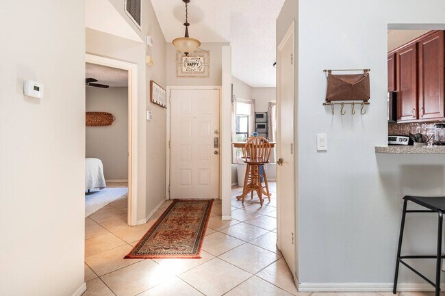 Building Photo - 134 Lakepointe Cir