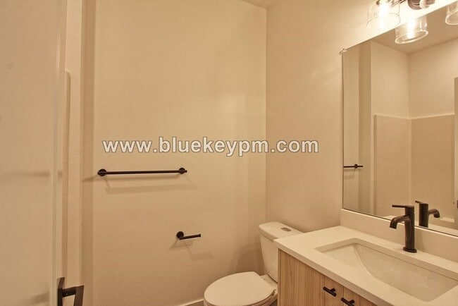 Building Photo - 2 Bed, 2.5 Bath Home in Arbor Lodge Near U...