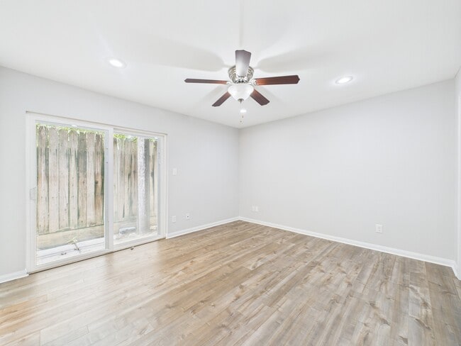 Building Photo - 5333 Richmond Ave.