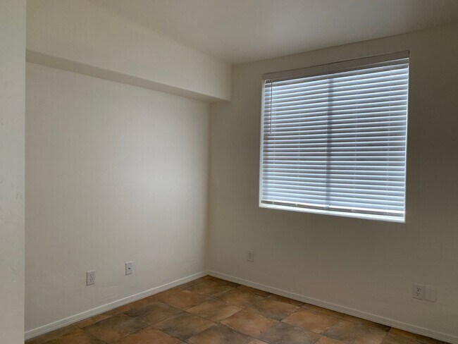 Building Photo - 3 bedroom, 2 bath with 2 car garage