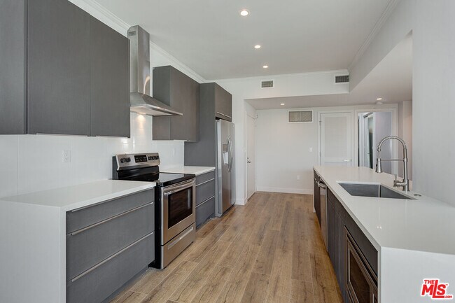 Building Photo - 12320 Montana Ave