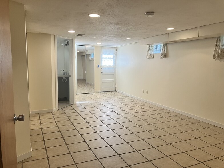 Building Photo - 2824 Texas Ave S