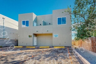 Building Photo - 2113 Coal Ave SE