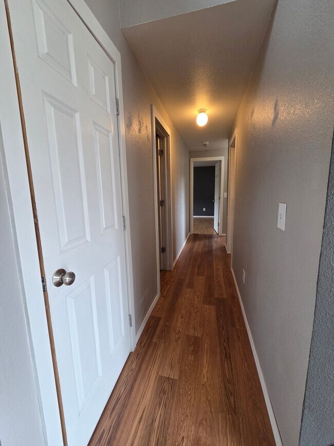 Building Photo - 4058 SE Empress Ct