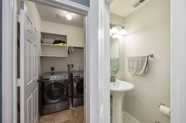 Building Photo - 16315 Scotch Hollow Ln