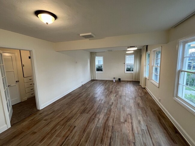 Building Photo - 2 Bedroom 2 Bath Single Family Home in Orange