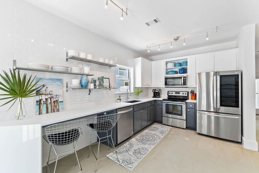 Building Photo - 429 Montigo Ave N