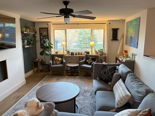 Building Photo - Lease Pending - Victor 3 Bedroom 2 Bath with Large Yard and Garage- Unfurnished