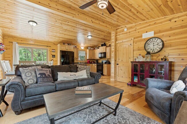 Building Photo - 1150 Pinyon Cir