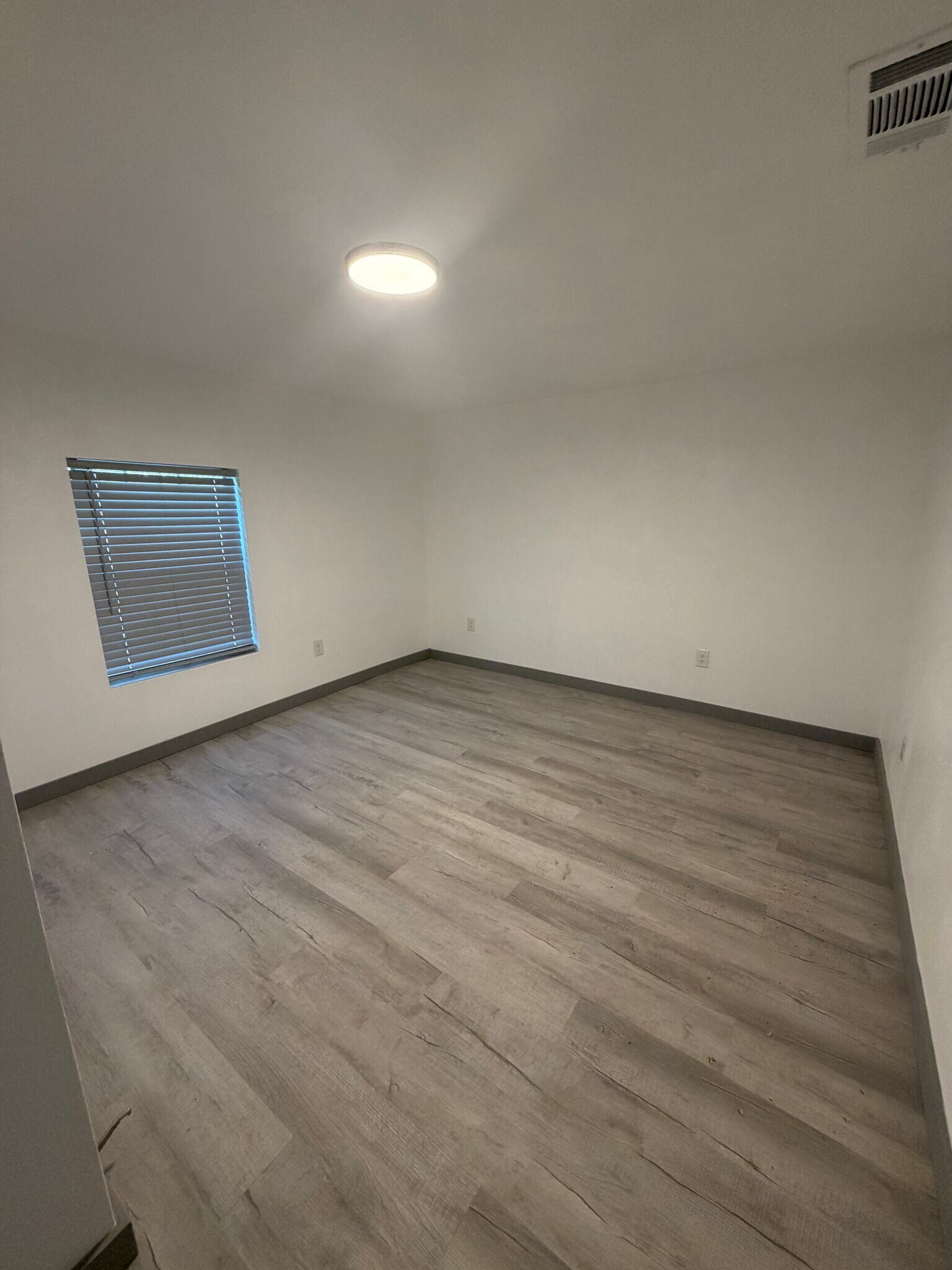 Building Photo - 806 S Rusk Ave