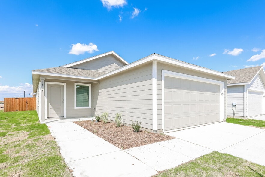 Building Photo - 1215 Maple St