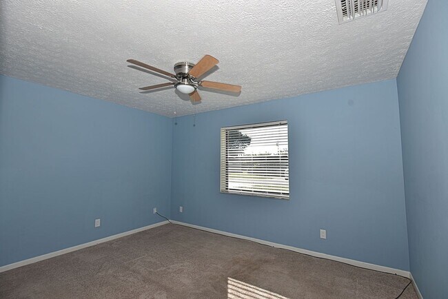 Bedroom 2 view 2 - 2953 SE Bamboo St