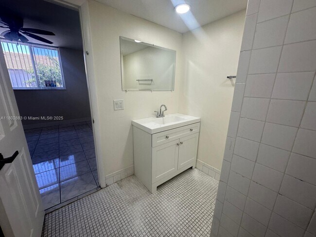 Building Photo - 10090 NW 80th Ct