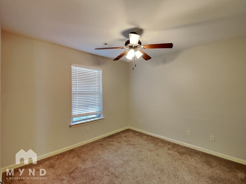 Building Photo - 460 Torino Pl