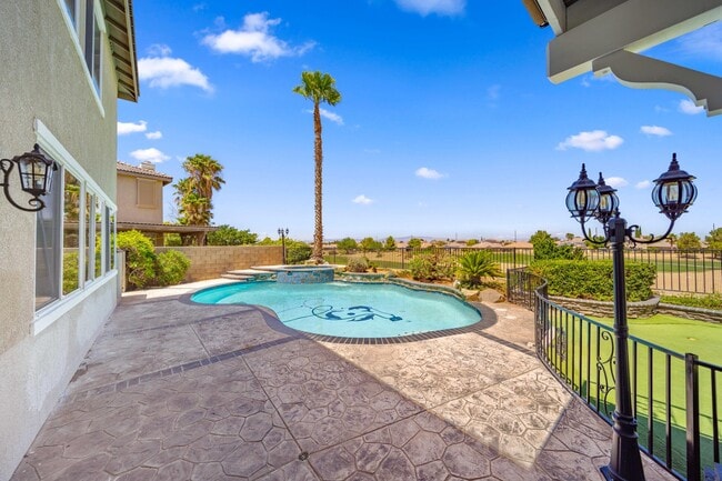 Building Photo - 3121 Club Rancho Dr