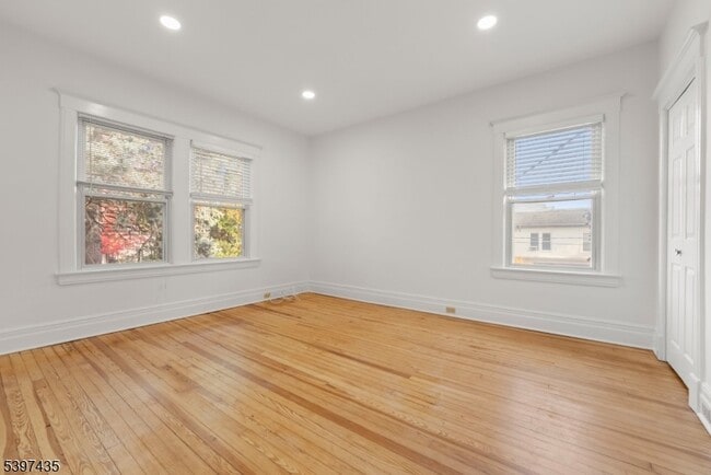 Building Photo - 39 Walnut St