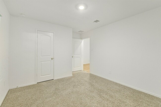 Building Photo - 14980 Timber Pnes Dr