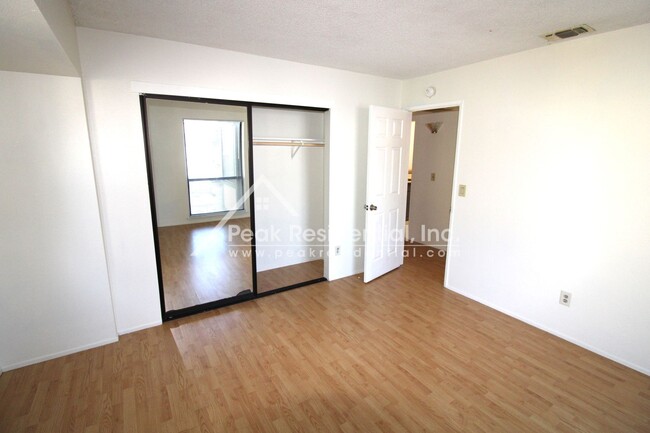 Building Photo - Wonderful 2bd/1ba South Natomas Condo in G...