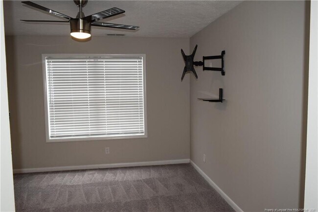 Building Photo - 668 Bartons Landing Pl