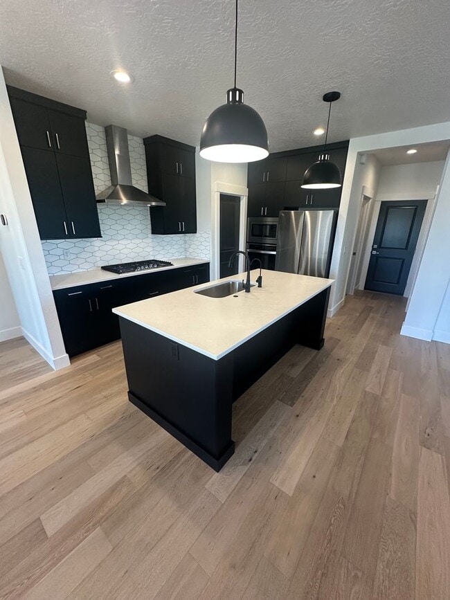 Building Photo - 6 months lease//Riverstone: Gated Communit...