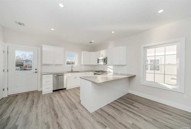 Building Photo - 2800 Ocean Ave