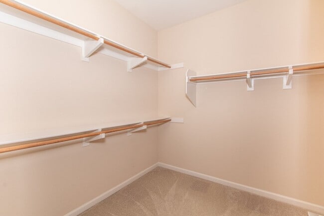 Building Photo - 4 Bed / 2.5 Bath Home with Premium Panoram...