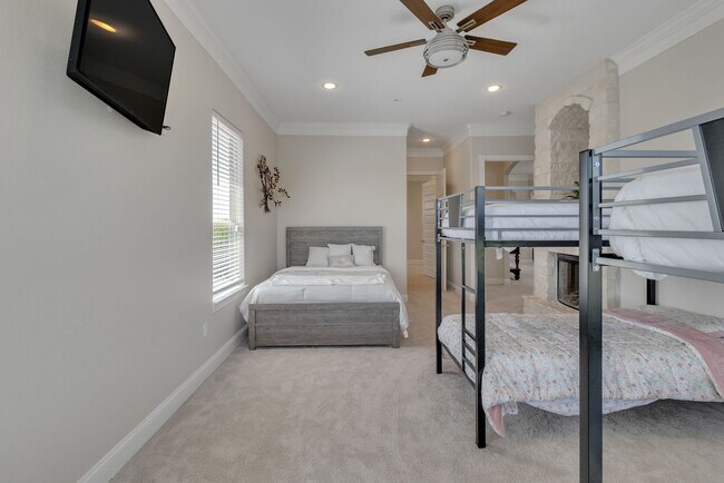 Building Photo - 615 29th St