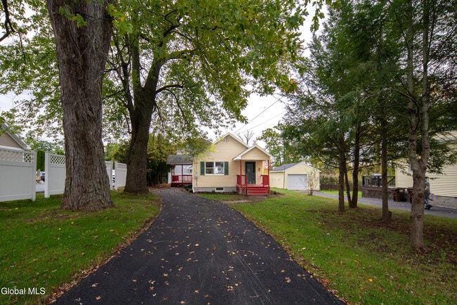 Building Photo - 644 Delaware Ave