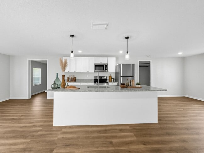 Building Photo - Fully Renovated 3-Bed, 2-Bath Home with Garage in Sea Pines, Hudson, FL – Open Floor Plan & Priva...