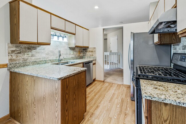 Building Photo - 1665 Commodore Ct