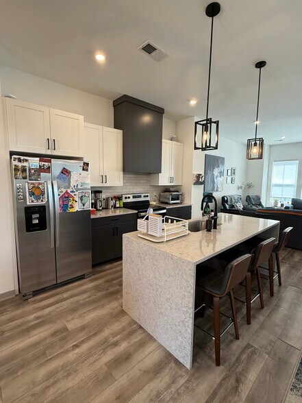 Building Photo - 2084 Edison Park Ln