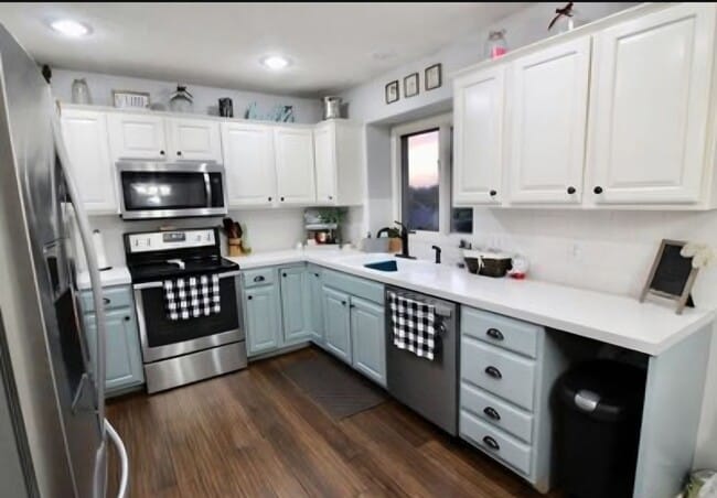 Building Photo - Spacious Five Bedroom Home!