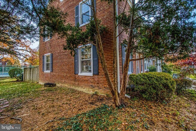 Building Photo - 4638 30th Rd S