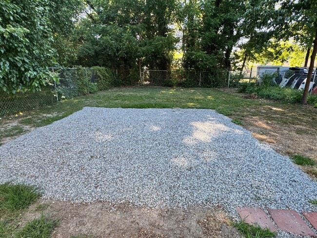 Building Photo - 2 Bedroom, 1 Bathroom House in High Point!