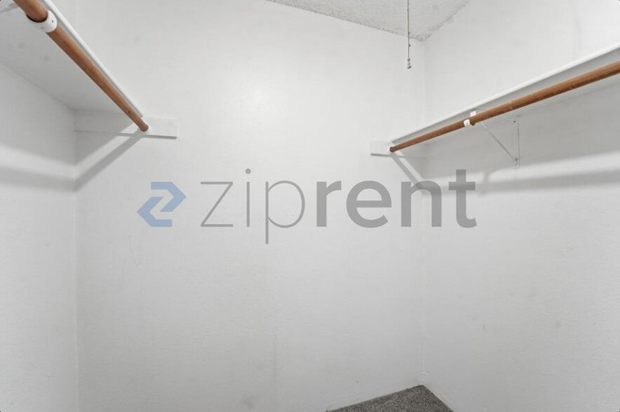 Building Photo - 4950 N Miller Rd