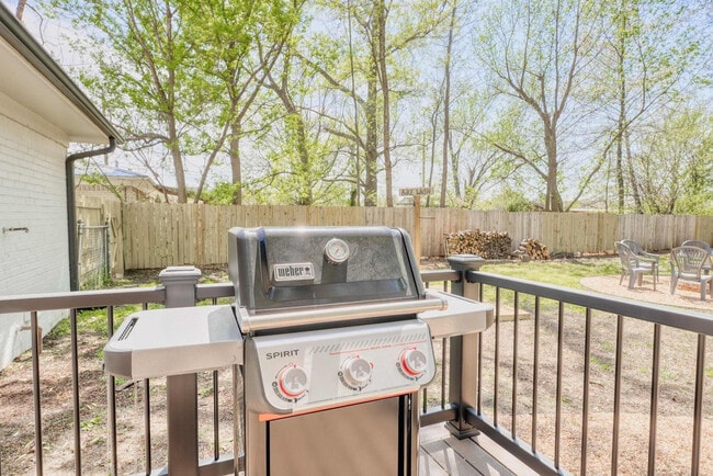 Building Photo - 1308 SE E St