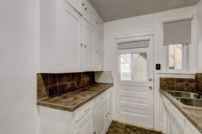 Building Photo - 1 Bed 1 Bath apartment in Okc close to Plaza District!