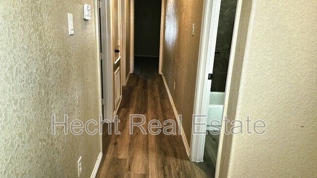 Building Photo - 262 Rosalie Dr